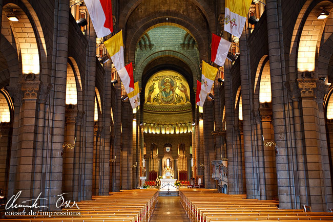 Innenansicht der Kathedrale Notre-Dame-Immaculee in Monaco.