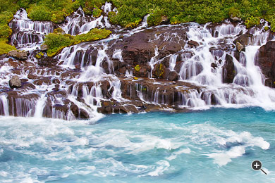 Kaskaden-Wasserfall Hraunfossar in Island.