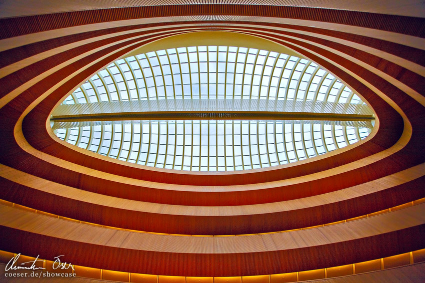 Juristische Fakultätsbibliothek der Universität Zürich von Architekt Santiago Calatrava, Schweiz.