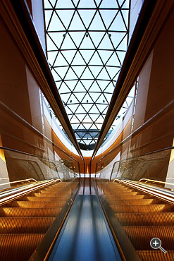 Moderne Architektur innerhalb des Sihlcity Einkaufszentrums in Z&uuml;rich, Schweiz.