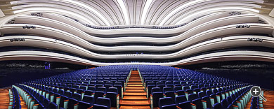 Innenansicht des Sala Principal (Hauptsaal) in der Oper Palau de les Arts Reina Sofia in Valencia, Spanien.