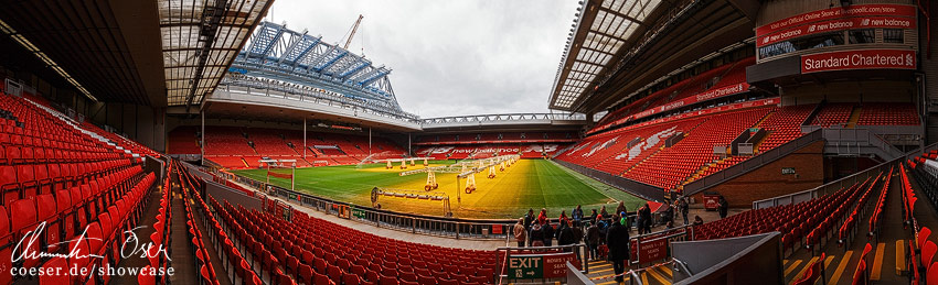 Panorama des Stadions an der Anfield Road in Liverpool, England.