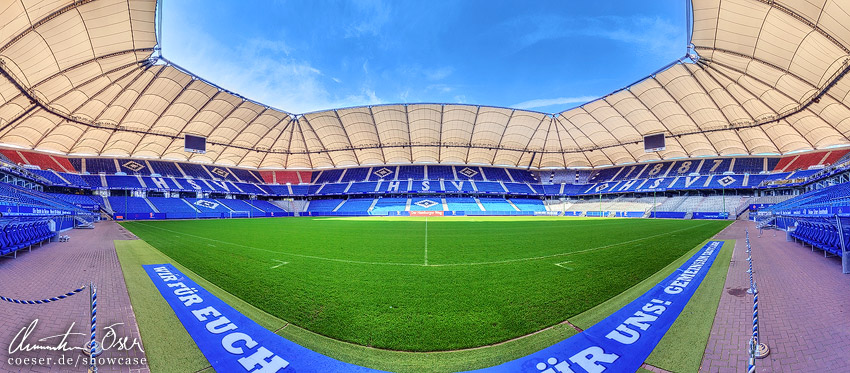Panorama des Volksparkstadions des Hamburger SV (HSV) in Hamburg, Deutschland.