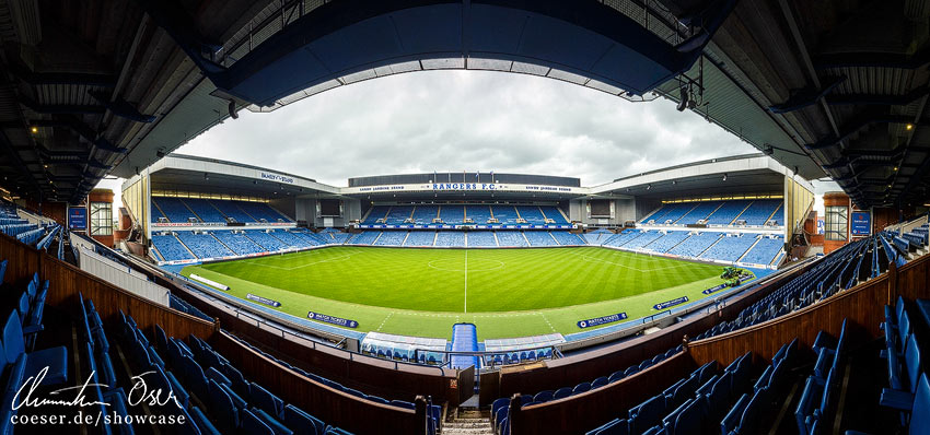 Panorama des Ibrox Stadium in Glasgow, Schottland.