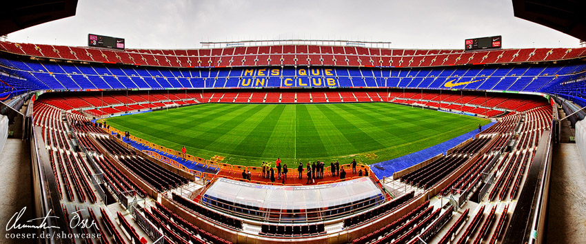 Das Foto zeigt ein Panorama des Nou-Camp-Stadions, Heimstadion des FC Barcelona.