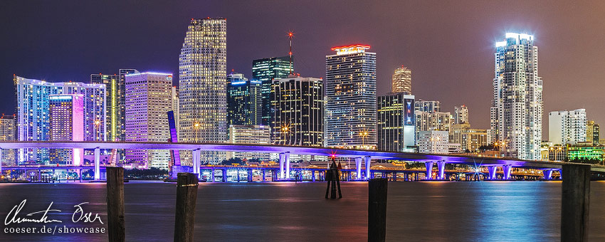 Panorama der Miami Skyline im Sonnenuntergang in Miami, USA.
