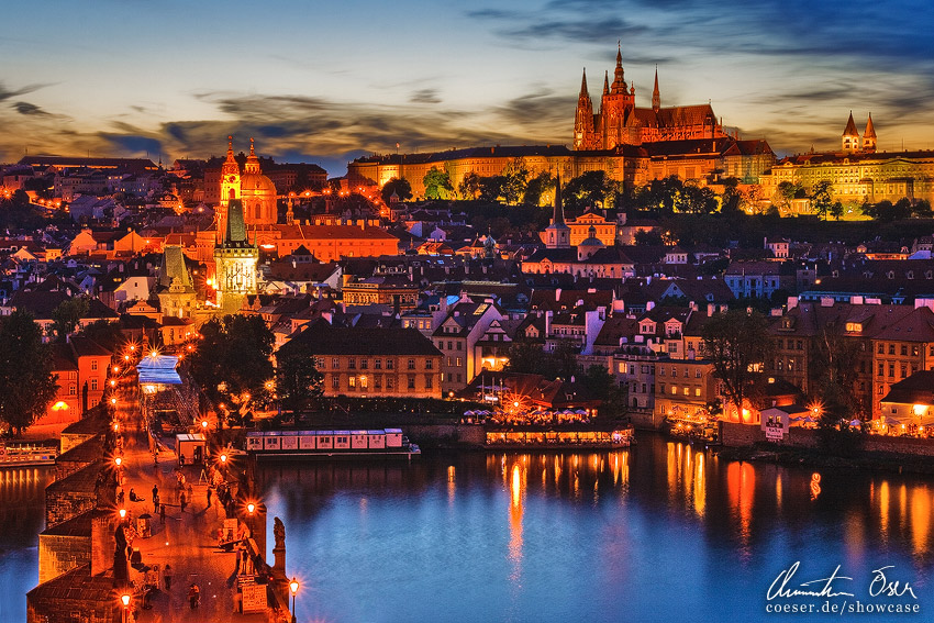 Blick auf die Skyline von Prag im Sonnenuntergang, Tschechien.