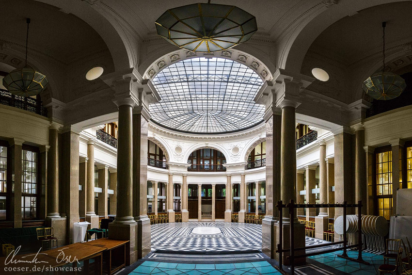 Innenansicht der k.k. privilegierte Österreichische Länderbank von Architekt Otto Wagner in Wien, Österreich.