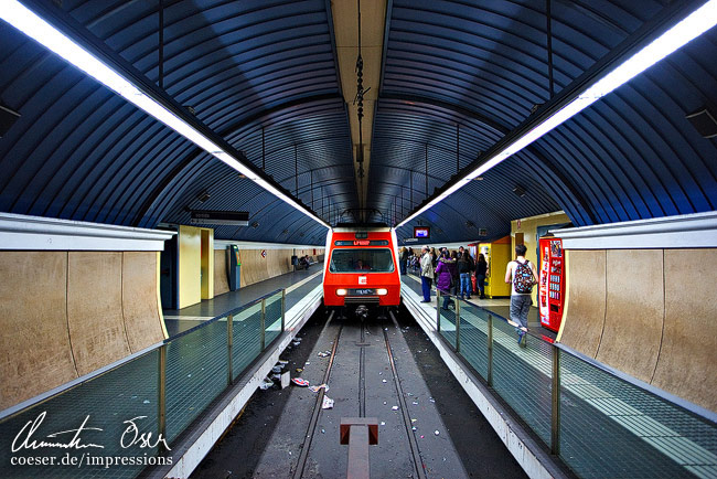 Endstation Avenida Tibidabo der U-Bahnlinie L5 in Barcelona, Spanien.