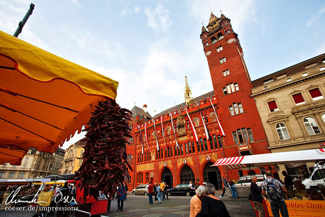 Das Rathaus am Basler Marktplatz in Basel, Schweiz.