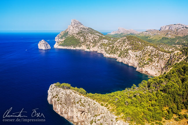 Blick auf Cap Formentor vom Aussichtspunkt Mirador del Mal Pas auf der Insel Mallorca, Spanien.