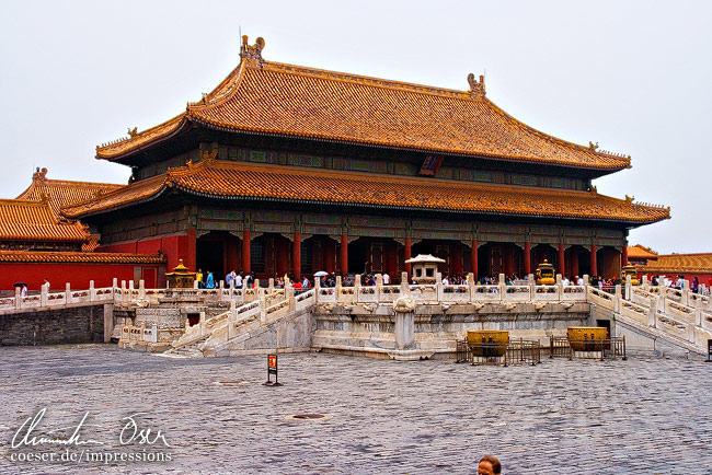 Spaziergang innerhalb der Verbotenen Stadt in Peking, China.