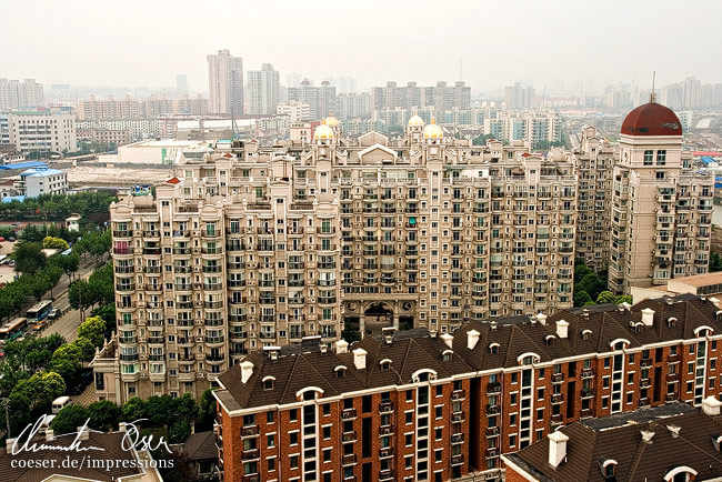 Typische Appartment- und Wohnhäuser in Shanghai, China.