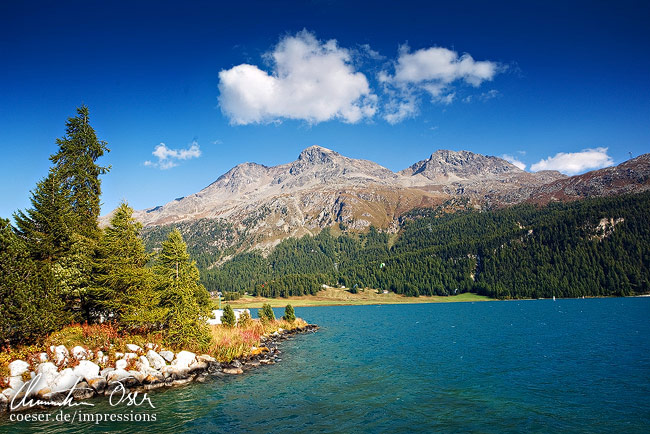 Blick auf den Silvaplanasee in Sankt Moritz, Schweiz.