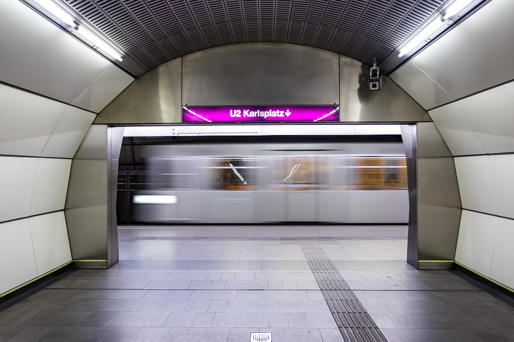 Linie U2 in der Station Taborstraße in Wien